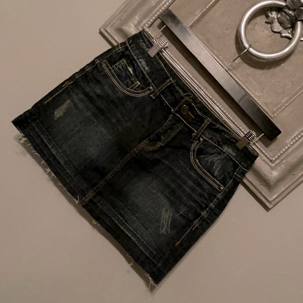 Candie's Vintage Denim Miniskirt with Raw …
PREOWNED/Never used 
Candie's
